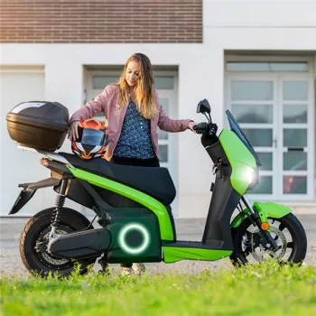 Qoltec Szybka Ładowarka do roweru skutera elektrycznego 36V | 42V | 2A | 5.5*2.5 | wodoodporna +kabel zasilający-12661