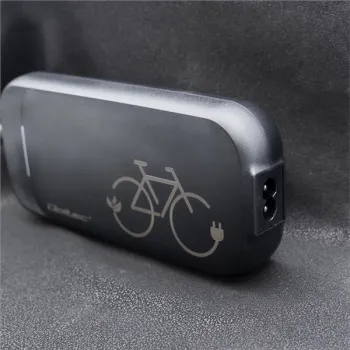 Qoltec Szybka Ładowarka Pro do roweru elektrycznego Bosch 36V | 42V | 2A | Bosch plug | wodoodporna +kabel zasilający-